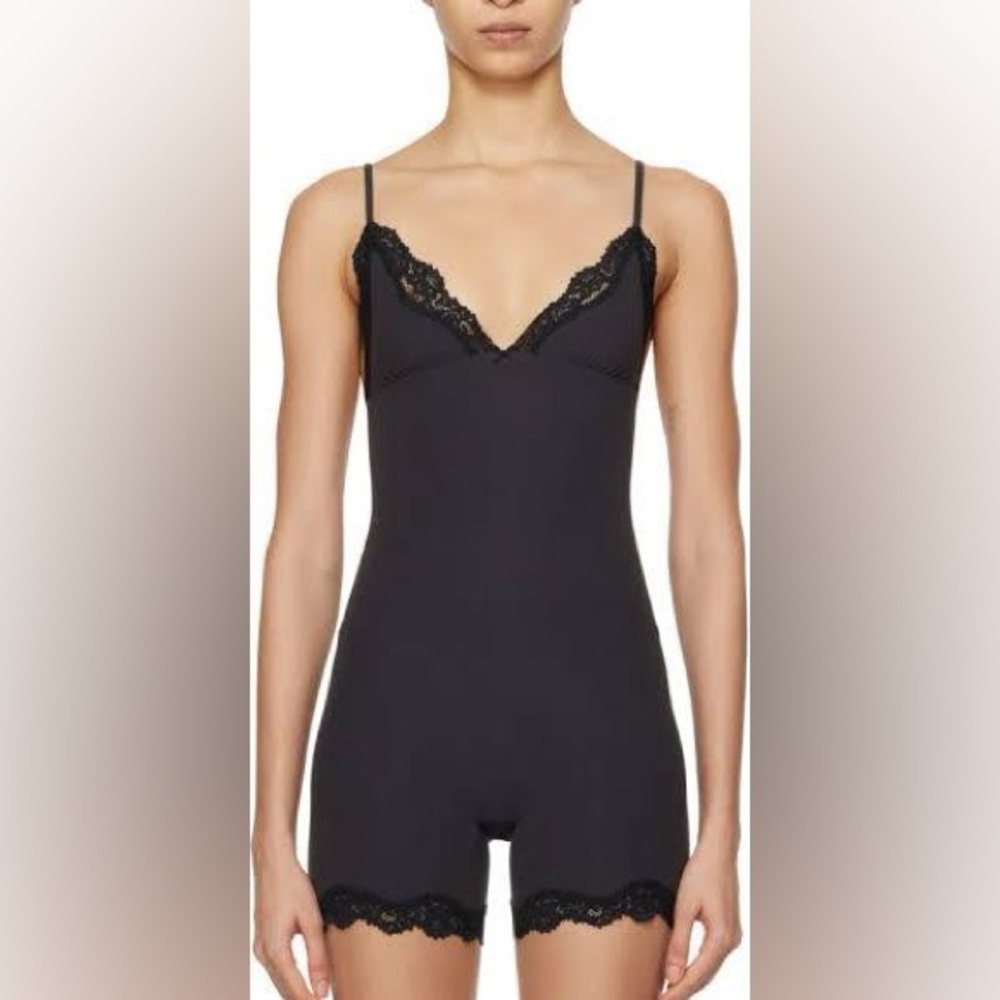 SKIMS Fits Everybody Lace Triangle Onesie Onyx Black Lace-Trim Bodysuit XL NWT